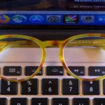 Kính lọc ánh sáng xanh có thể bảo vệ mắt bạn khỏi màn hình điện tử không? Chuyên gia cân nhắc